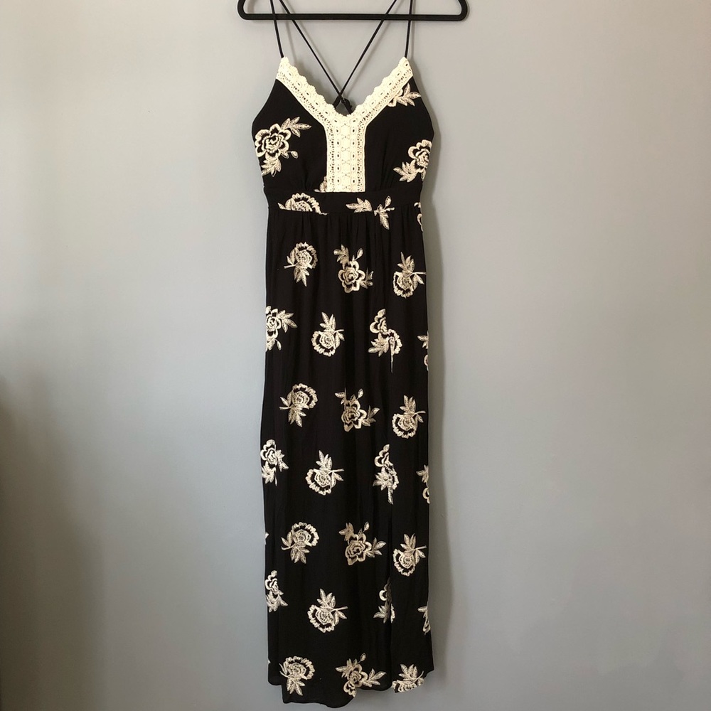 Altar’d state black & white floral maxi dress